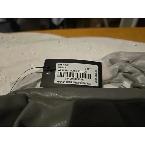 Bagdley Mischka Clutch In Grey Chain Strap Inside Zip With Pocket - Picture 5 of 5